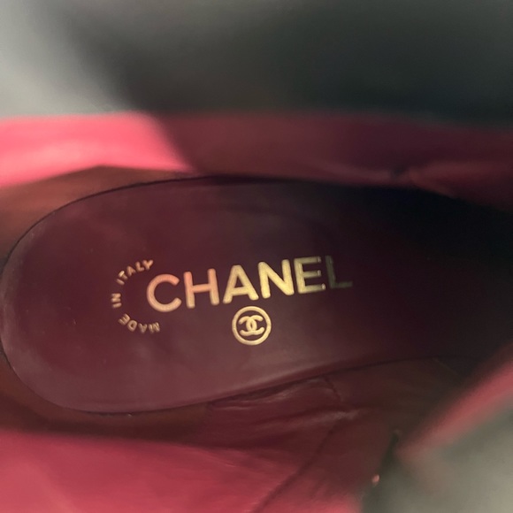 CHANEL Black Nubuck Leather Short Boots with GOLDTONE CC - Picture 7 of 11